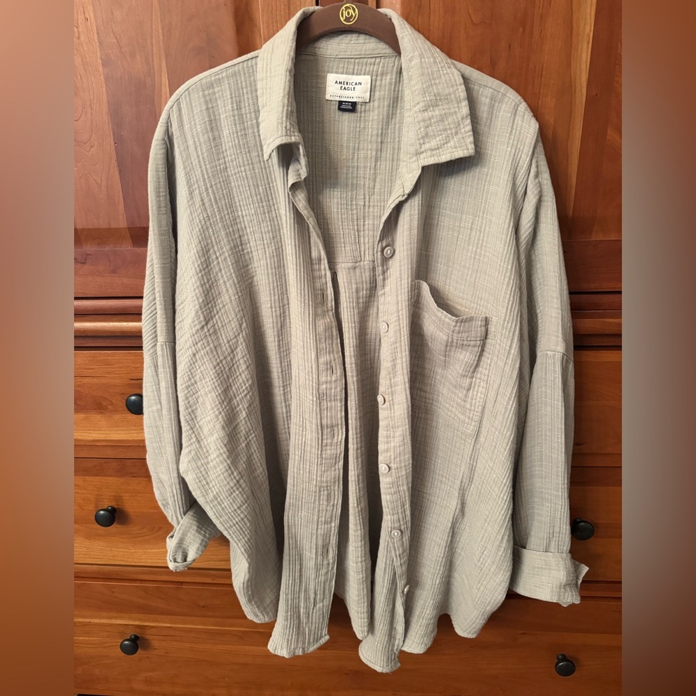 American Eagle Light Sage Green Gauze Button Down Shirt Size M